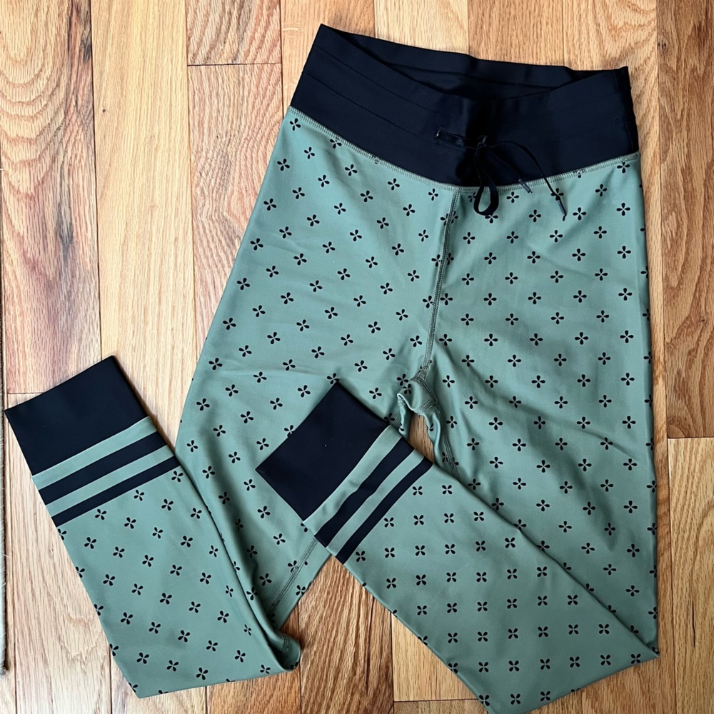 Sarah’s Day x White Fox Active Leggings Size Small